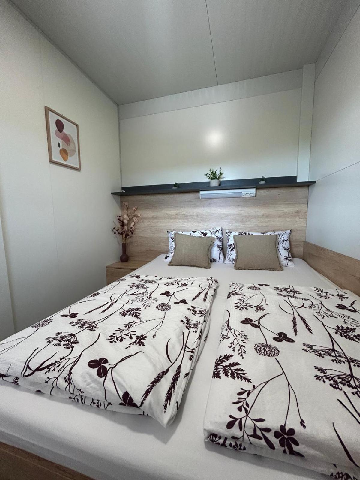 Mobile Home Vilmaris Pakoštane Eksteriør billede