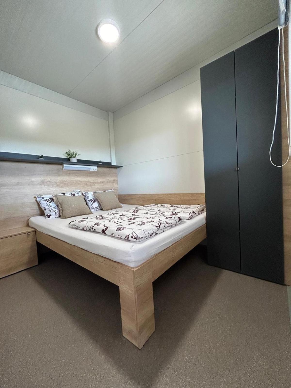 Mobile Home Vilmaris Pakoštane Eksteriør billede